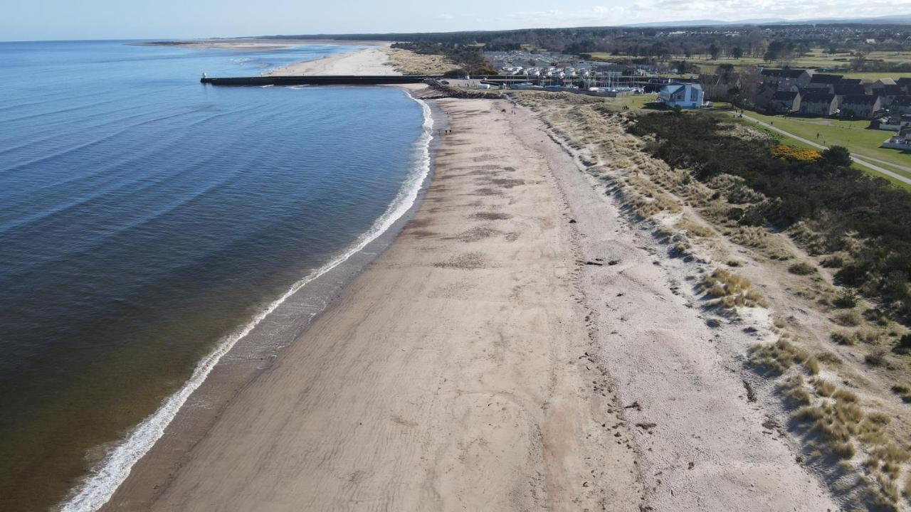 Colin Young Place Nairn Exteriör bild
