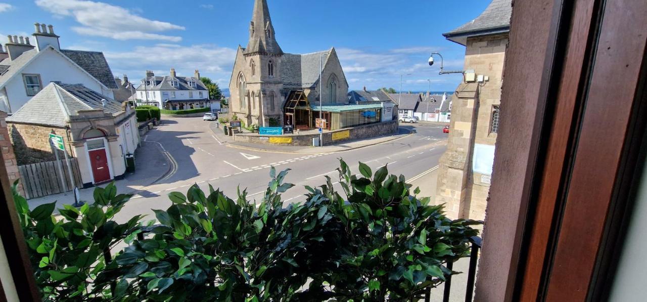 Colin Young Place Nairn Exteriör bild