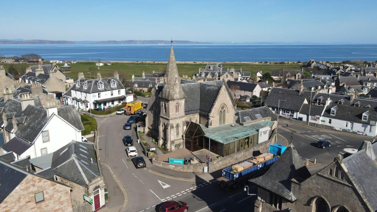 Colin Young Place Nairn Exteriör bild